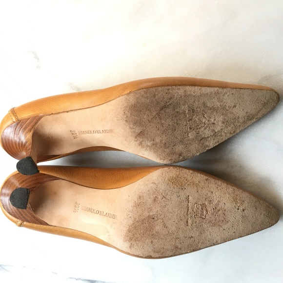 Manolo Blahnik Stacked Kitten Heel Pump Caramel - Picture 7 of 8
